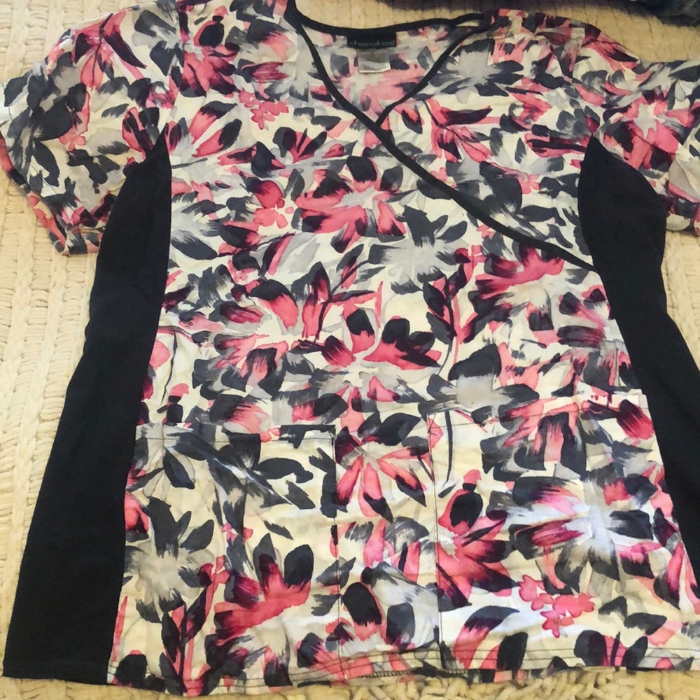 Cherokee scrub top